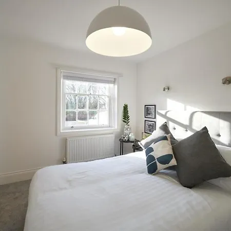 A Stylish Apartment With Parking In Preston Preston  Exterior photo
