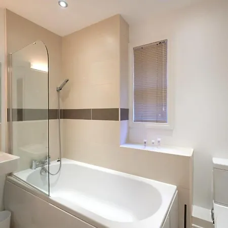 A Stylish Apartment With Parking In Preston Preston  Exterior photo