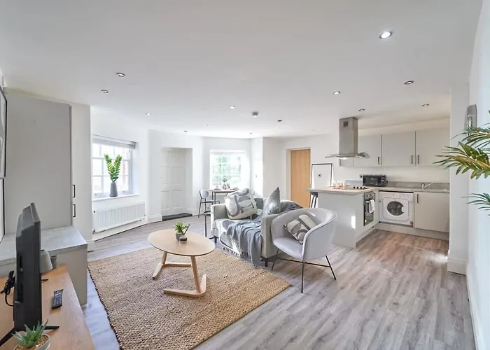 A Stylish Apartment With Parking In Preston