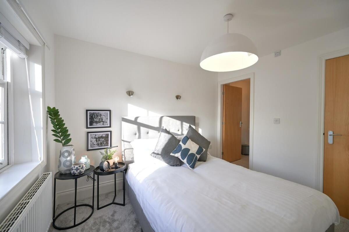 Apartment A Stylish With Parking In Preston